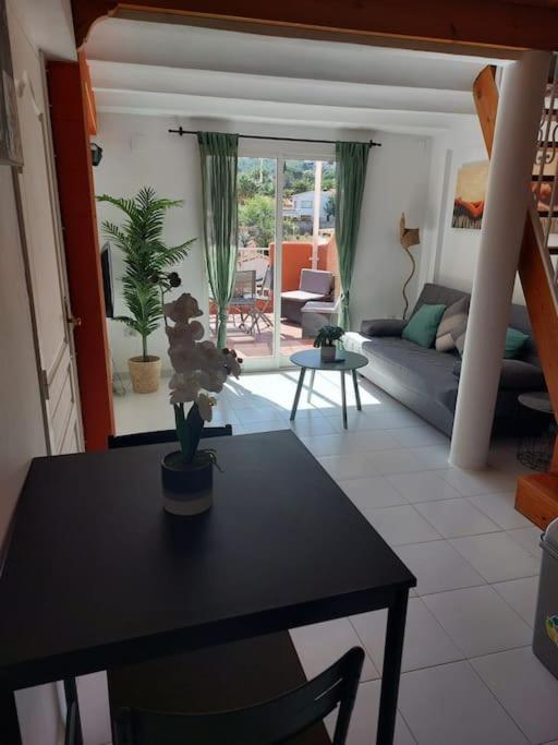 Studio Tipo Loft Con Vista Al Montgo Дения Екстериор снимка